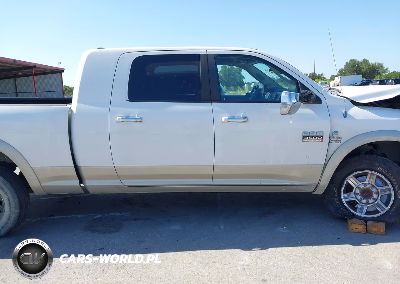 2011 Ram Ram 3500 Laramie VIN:3D73Y3HL2BG592155 - 17