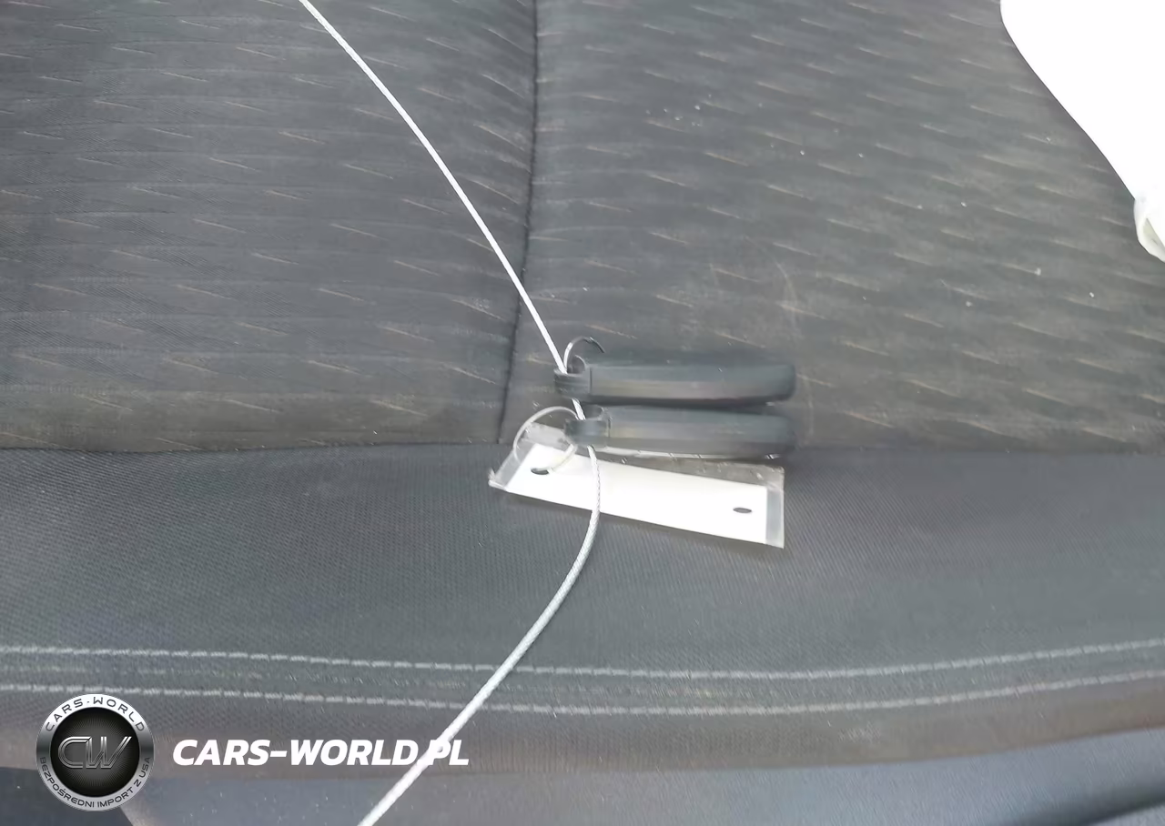 2018 Nissan Rogue S VIN:KNMAT2MT6JP585929 - 11