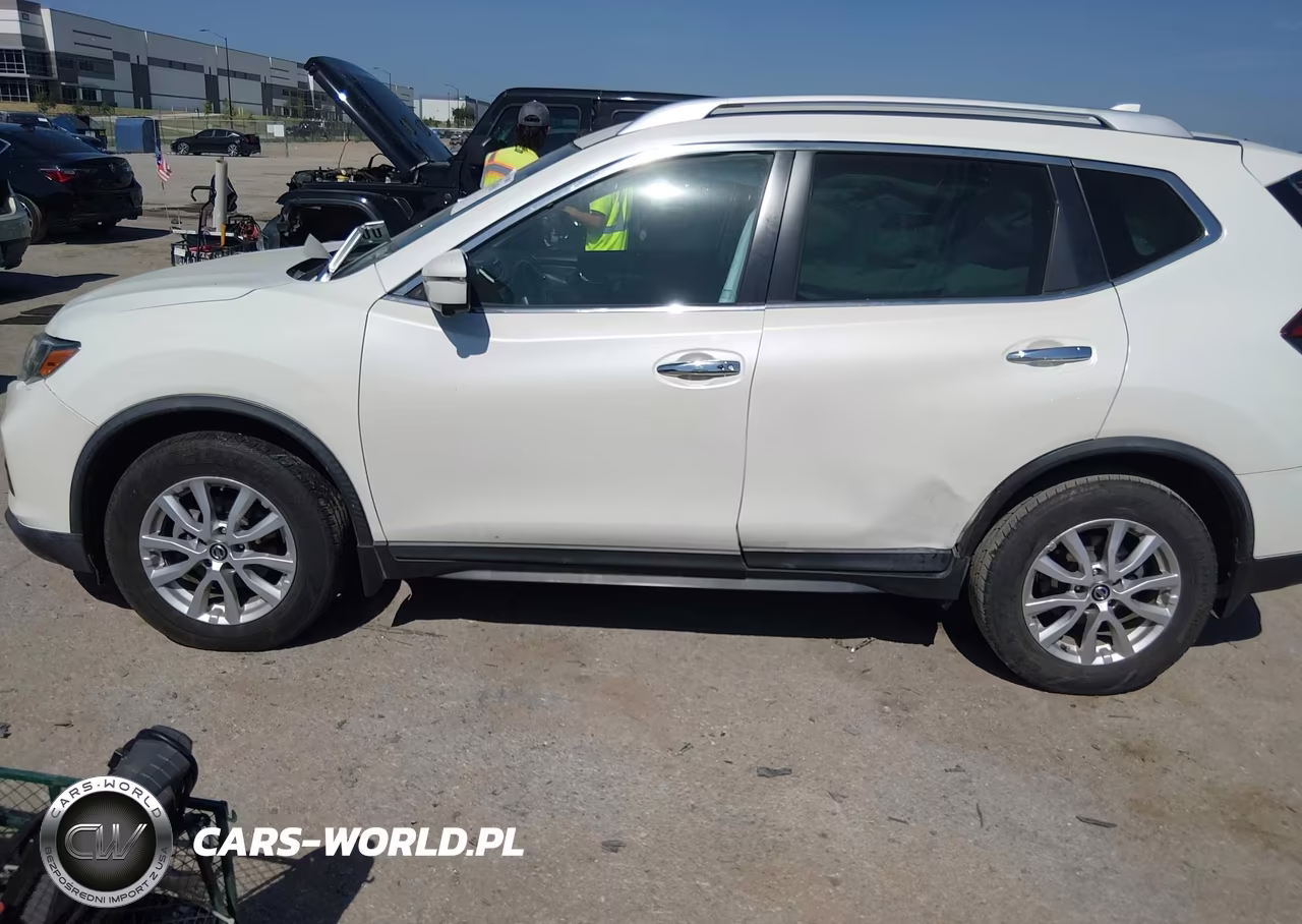 2018 Nissan Rogue S VIN:KNMAT2MT6JP585929 - 14