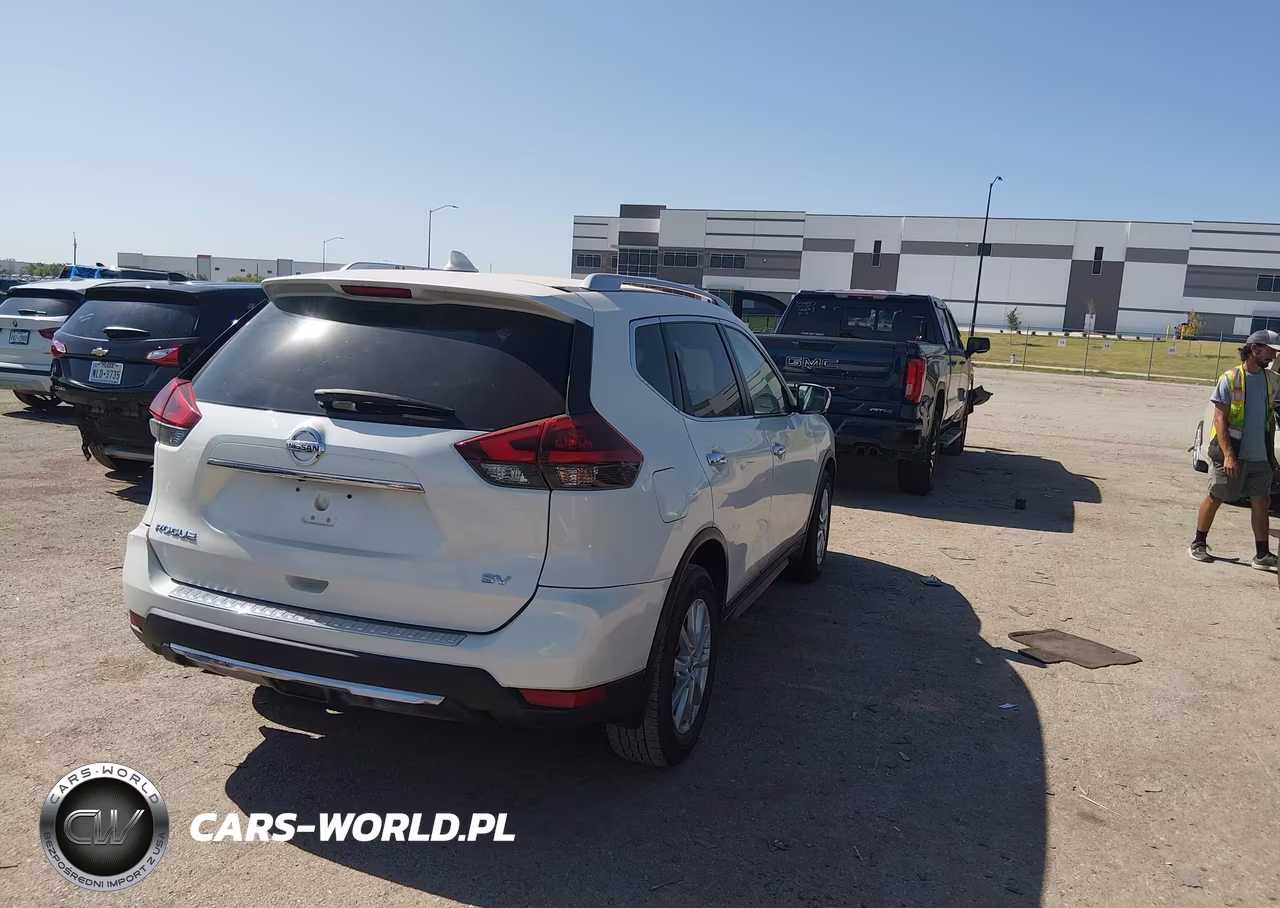 2018 Nissan Rogue S VIN:KNMAT2MT6JP585929 - 4