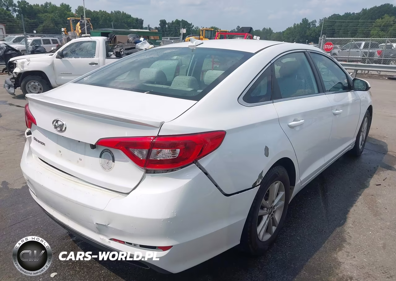 2016 Hyundai Sonata VIN:5NPE24AF3GH418818 - 4