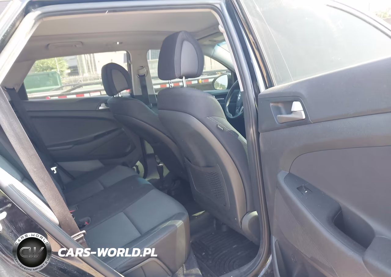 2018 Hyundai Tucson Value VIN:KM8J3CA29JU792040 - 8
