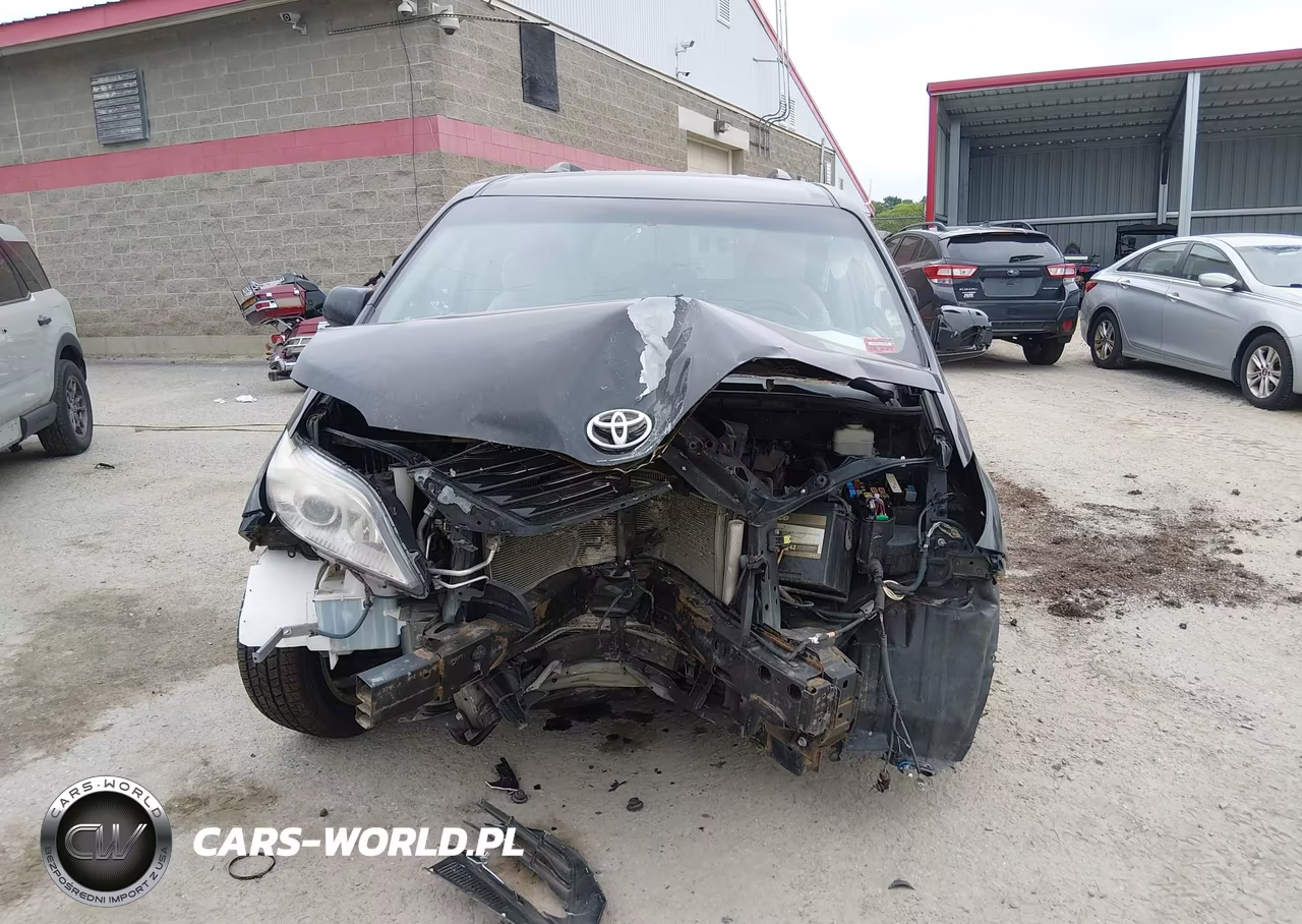 2015 Toyota Sienna Le 7 Passenger VIN:5TDJK3DC9FS111270 - 12