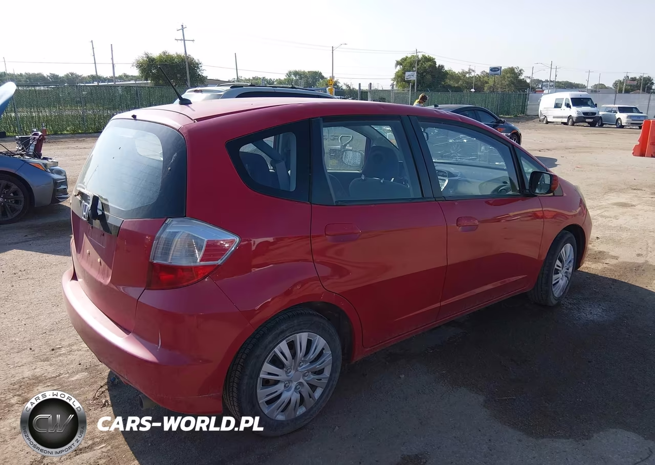 2013 Honda Fit VIN:JHMGE8G31DC056174 - 4