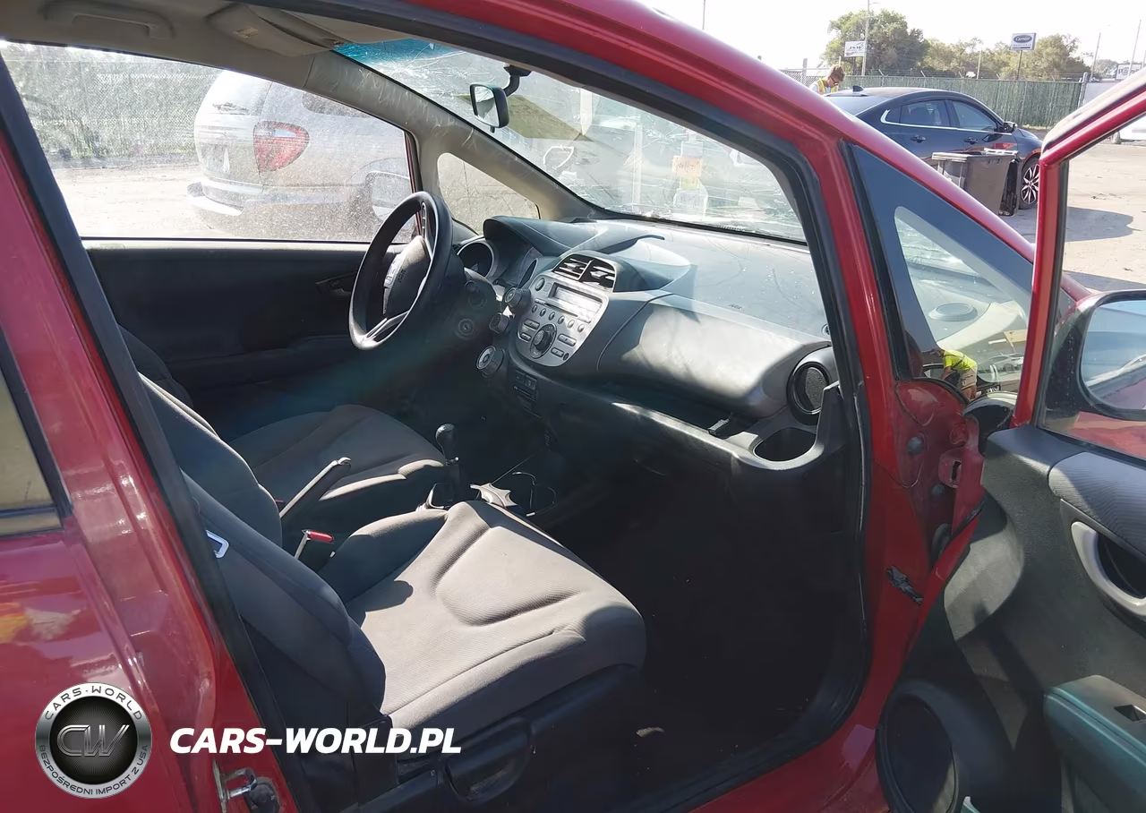 2013 Honda Fit VIN:JHMGE8G31DC056174 - 5
