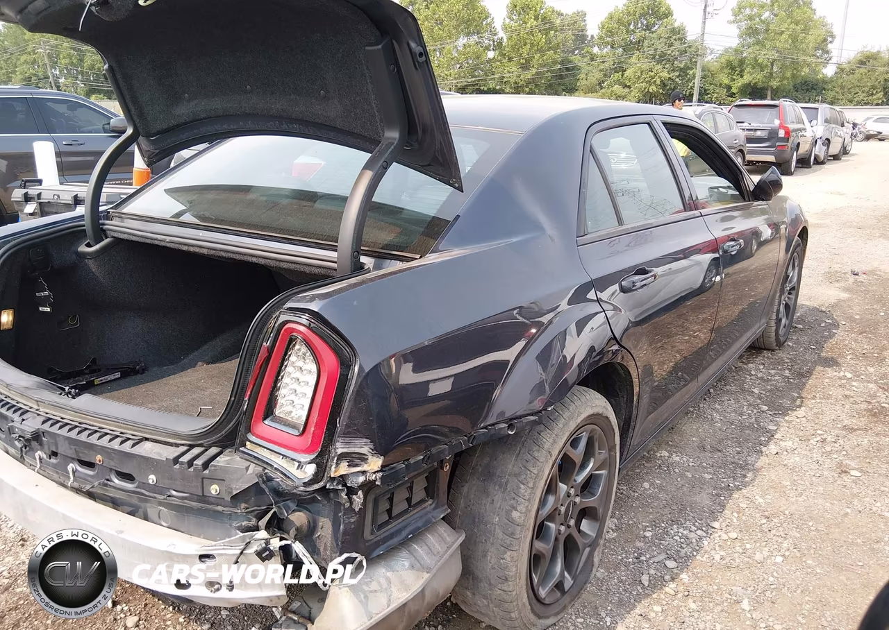 2016 Chrysler 300 300S VIN:2C3CCAGG6GH305252 - 4