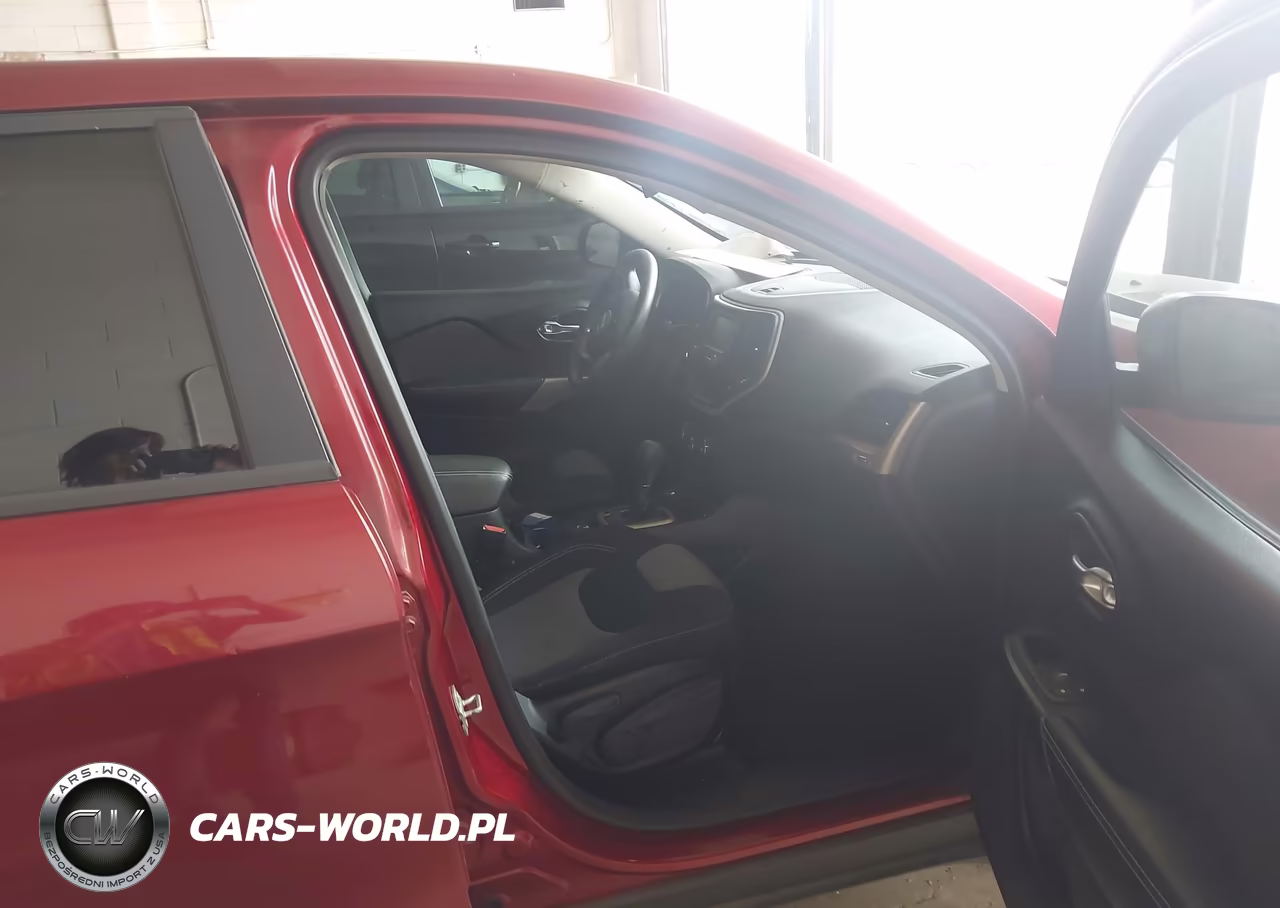 2015 Jeep Cherokee Sport VIN:1C4PJMAB3FW534201 - 5