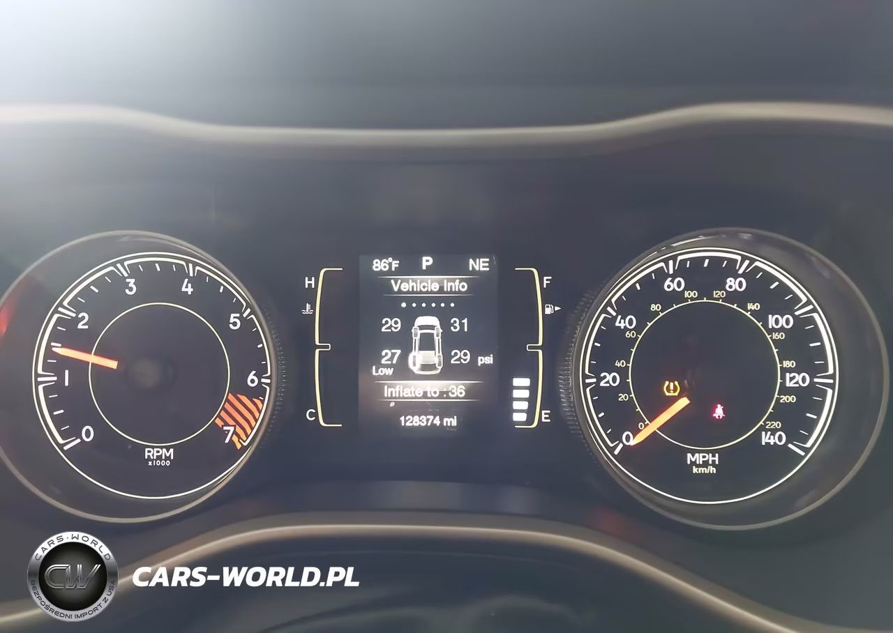 2015 Jeep Cherokee Sport VIN:1C4PJMAB3FW534201 - 7