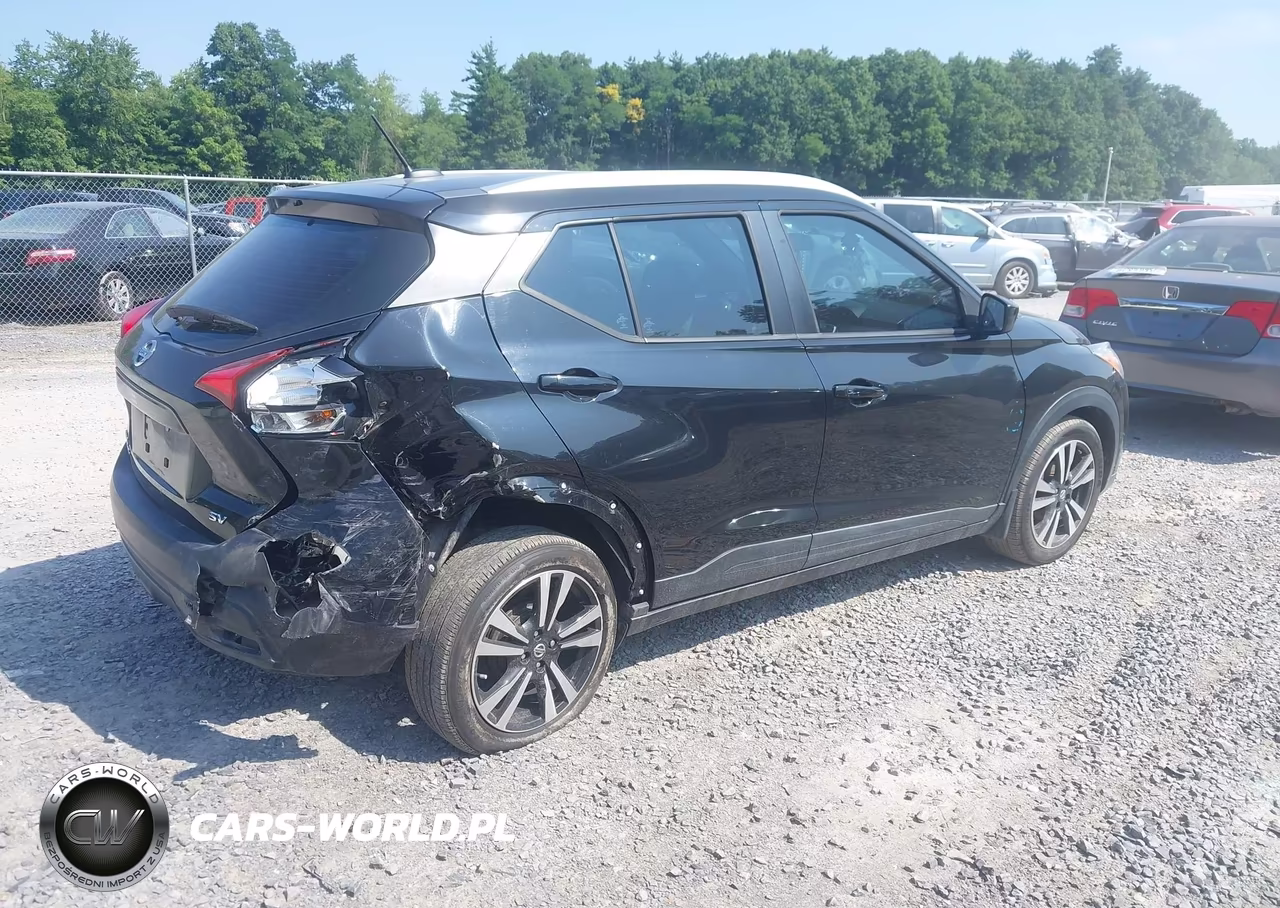 2018 Nissan Kicks Sv VIN:3N1CP5CU7JL541638 - 4