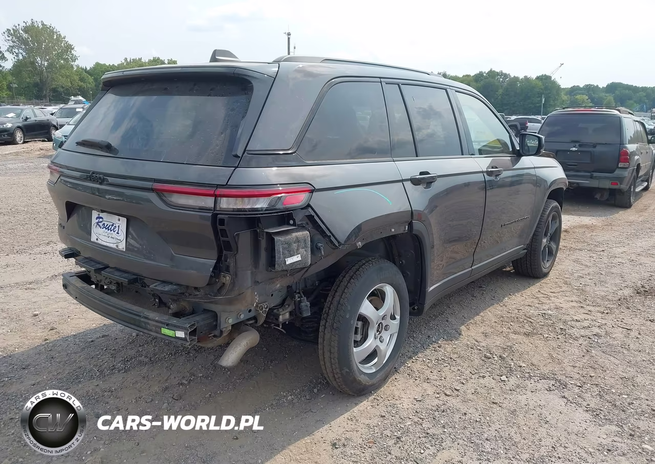 2023 Jeep Grand Cherokee Altitude 4X4 VIN:1C4RJHAG5P8104624 - 4