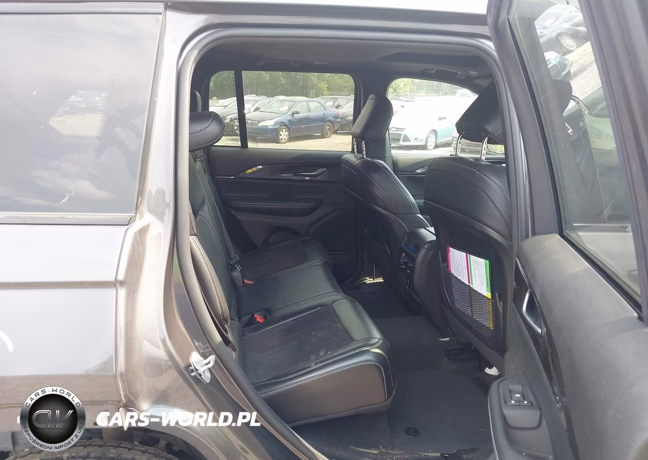 2023 Jeep Grand Cherokee Altitude 4X4 VIN:1C4RJHAG5P8104624 - 8