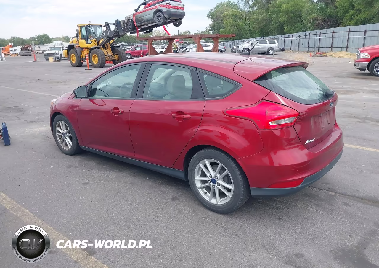 2015 Ford Focus Se VIN:1FADP3K24FL318729 - 3