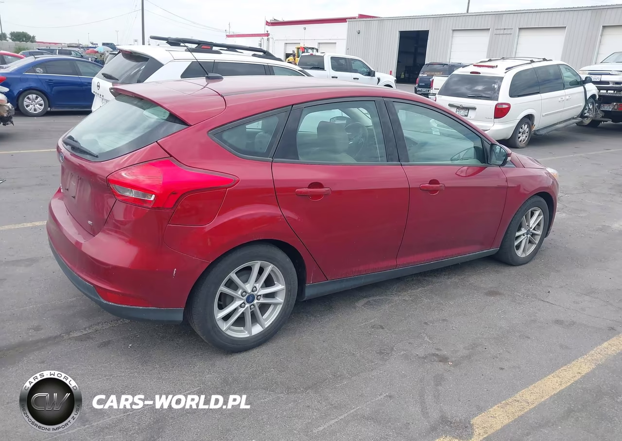 2015 Ford Focus Se VIN:1FADP3K24FL318729 - 4