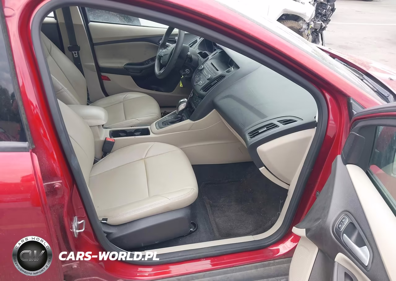 2015 Ford Focus Se VIN:1FADP3K24FL318729 - 5
