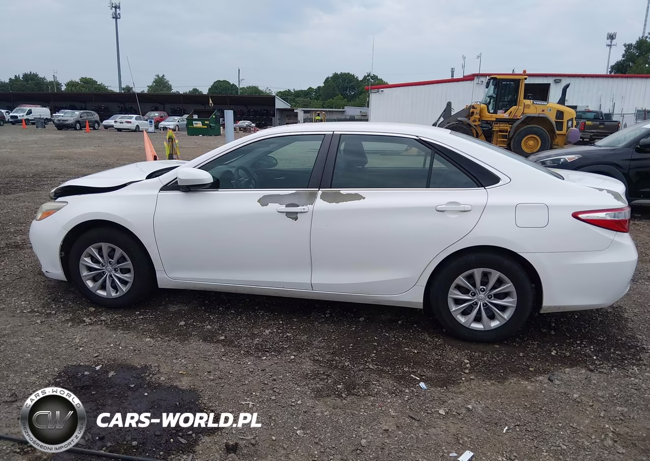 2015 Toyota Camry Le VIN:4T4BF1FKXFR473235 - 14