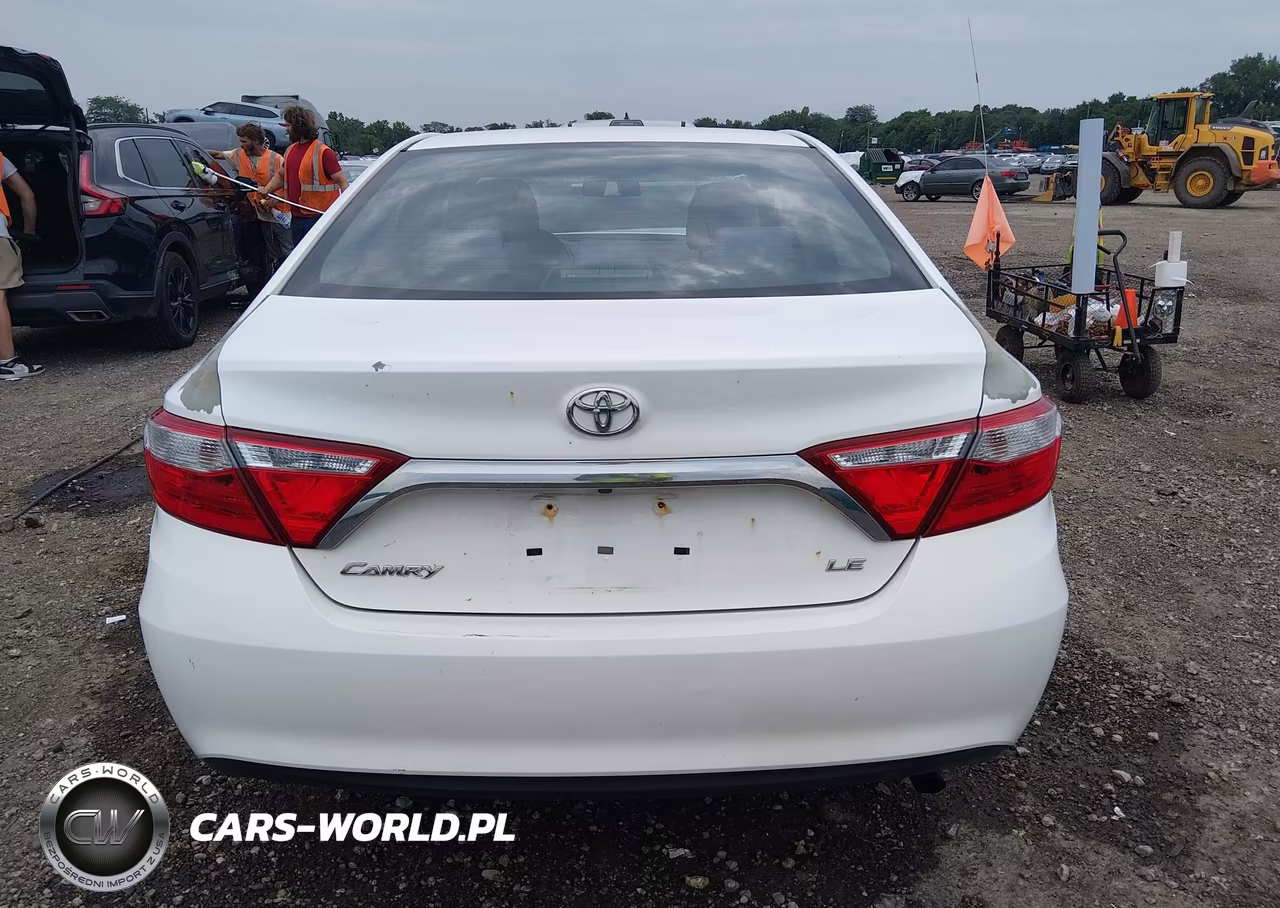 2015 Toyota Camry Le VIN:4T4BF1FKXFR473235 - 16