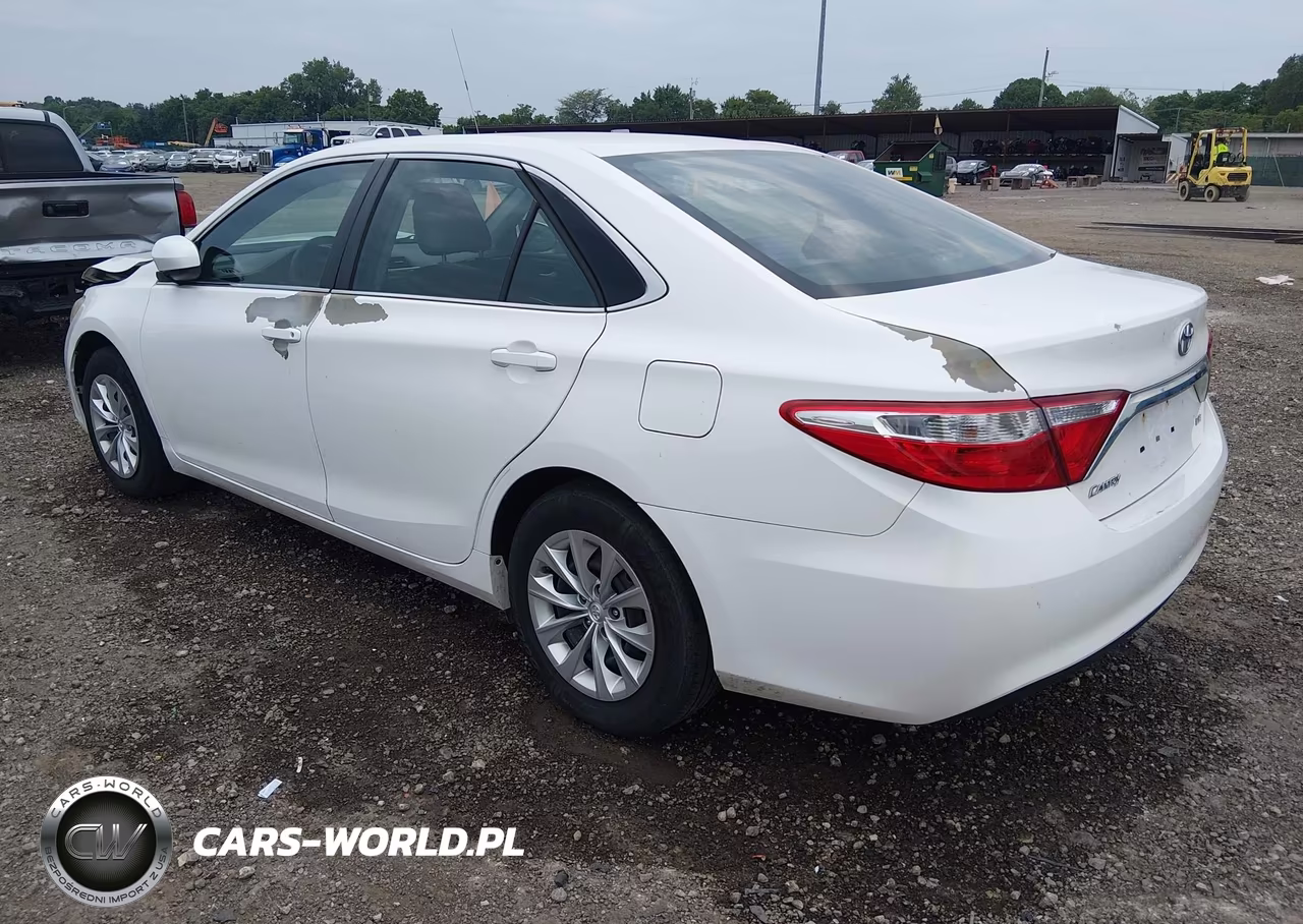 2015 Toyota Camry Le VIN:4T4BF1FKXFR473235 - 3