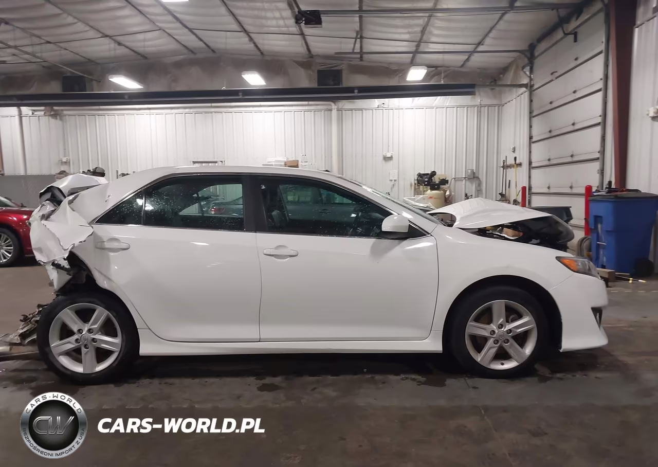 2014 Toyota Camry Se VIN:4T1BF1FK4EU738241 - 14