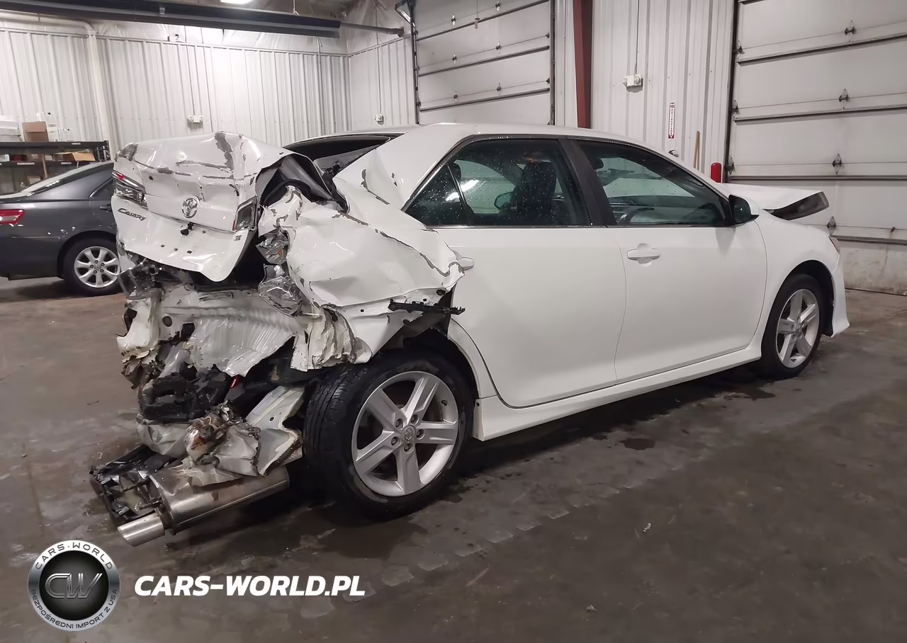 2014 Toyota Camry Se VIN:4T1BF1FK4EU738241 - 4