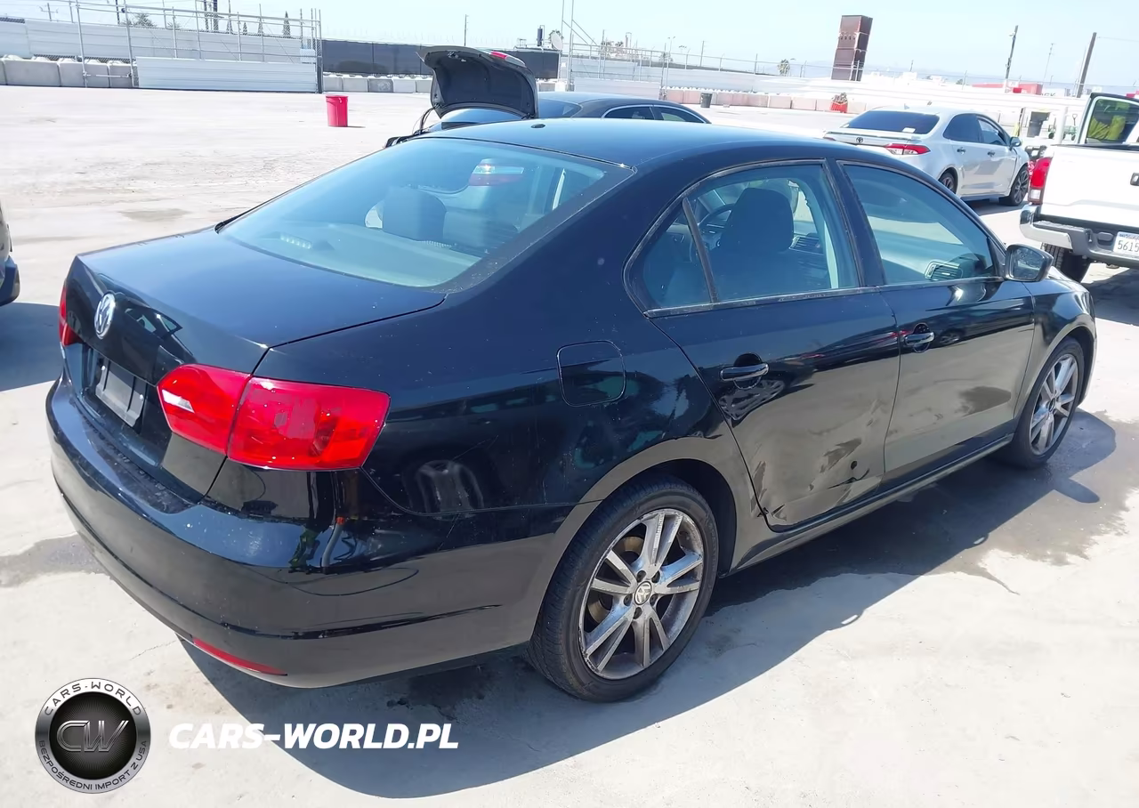 2013 Volkswagen Jetta 2.0L S VIN:3VW2K7AJ8DM300937 - 4