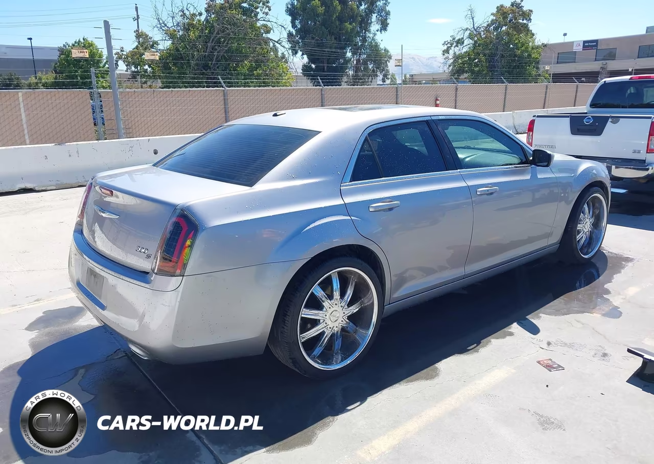 2013 Chrysler 300 300S VIN:2C3CCABG8DH641066 - 4