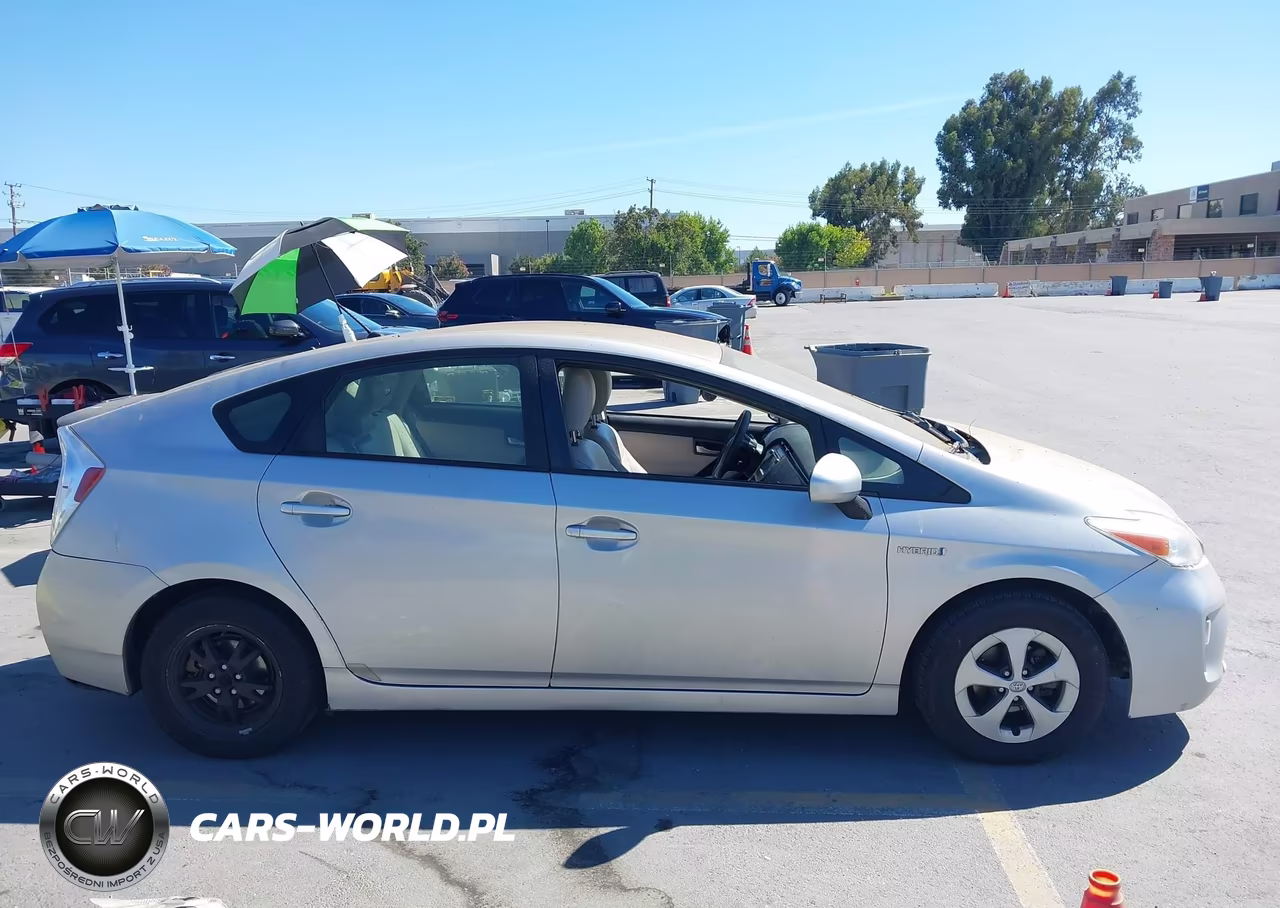 2013 Toyota Prius Two VIN:JTDKN3DU4D0343697 - 13