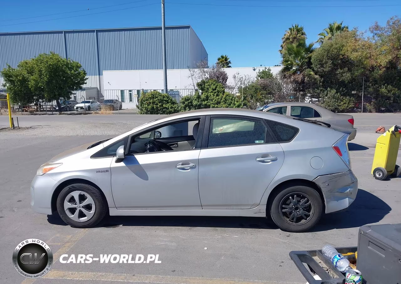 2013 Toyota Prius Two VIN:JTDKN3DU4D0343697 - 14