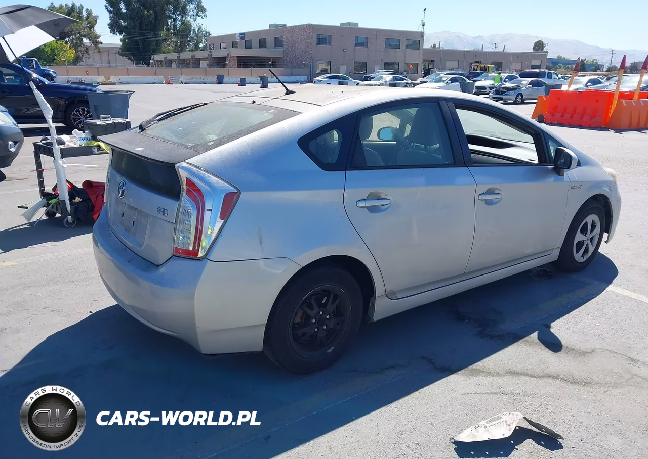 2013 Toyota Prius Two VIN:JTDKN3DU4D0343697 - 4