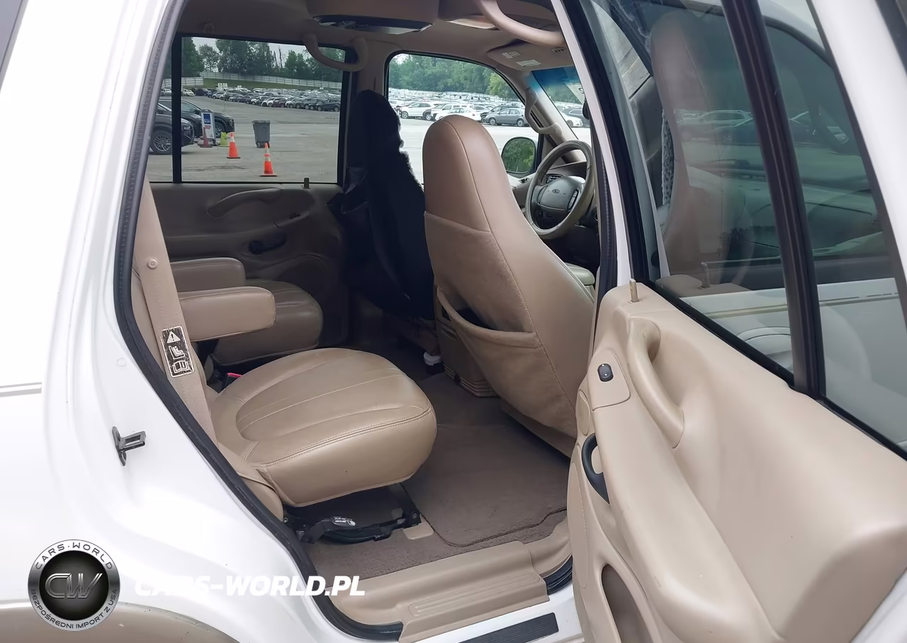 2002 Ford Expedition Eddie Bauer VIN:1FMPU18L22LA23204 - 8