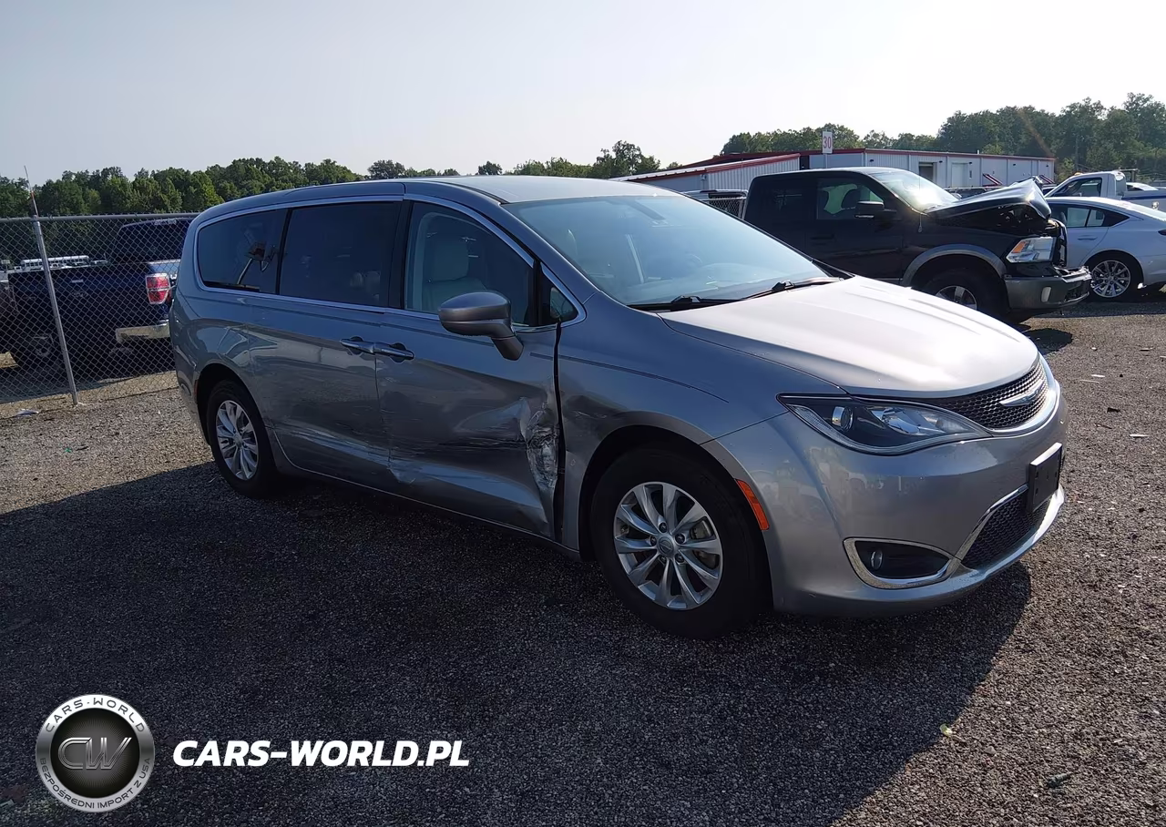 2018 Chrysler Pacifica Touring Plus – zdjęcie 1 z 16
