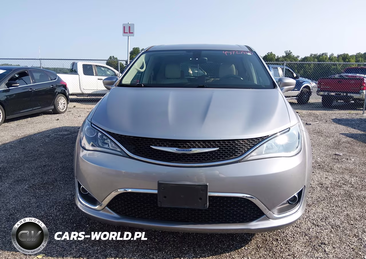 2018 Chrysler Pacifica Touring Plus VIN:2C4RC1FG1JR163420 - 12