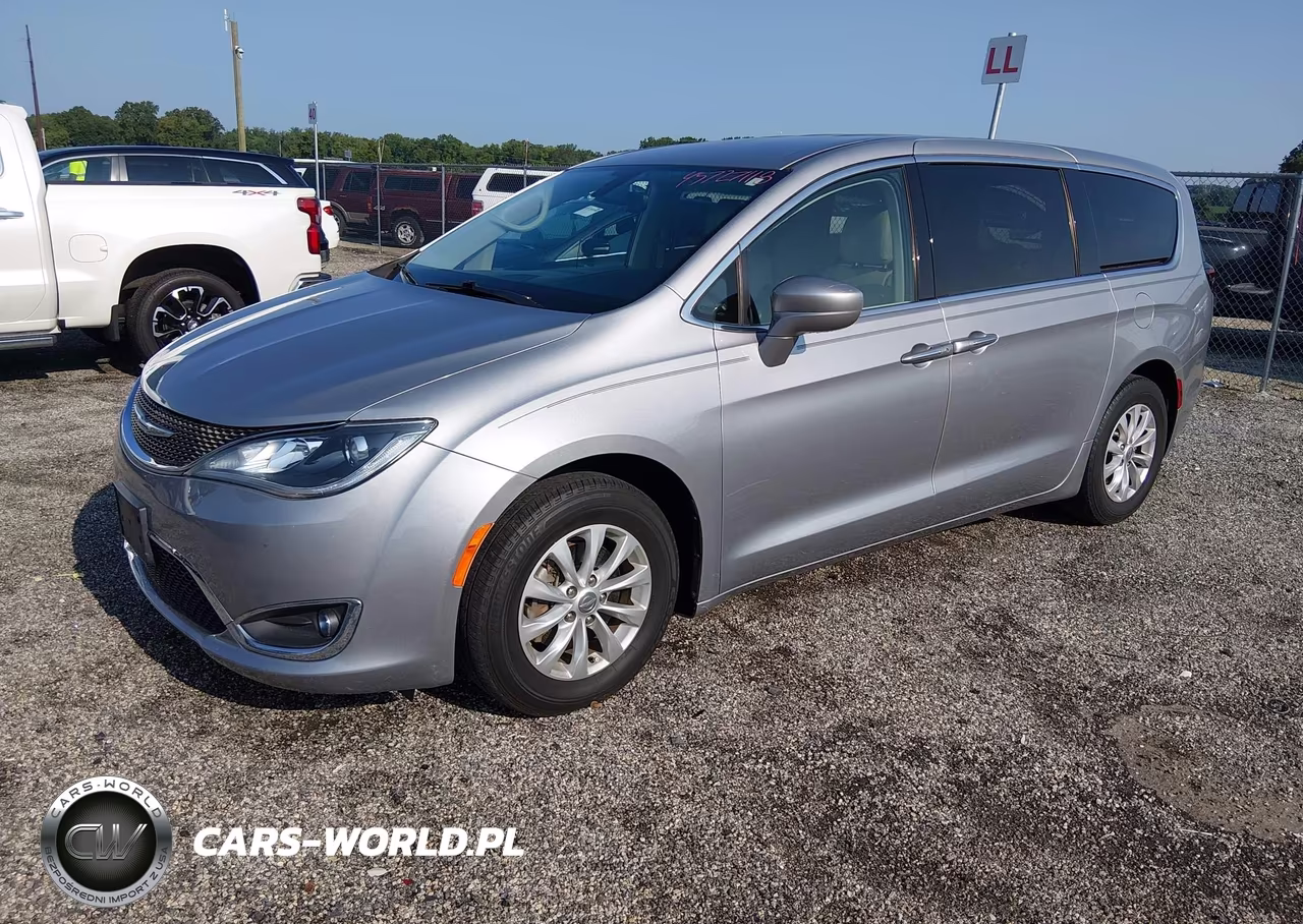 2018 Chrysler Pacifica Touring Plus VIN:2C4RC1FG1JR163420 - 2