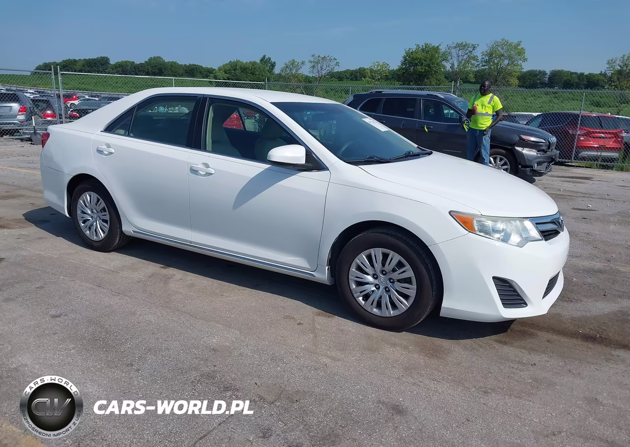 2012 Toyota Camry Le – zdjęcie 1 z 11
