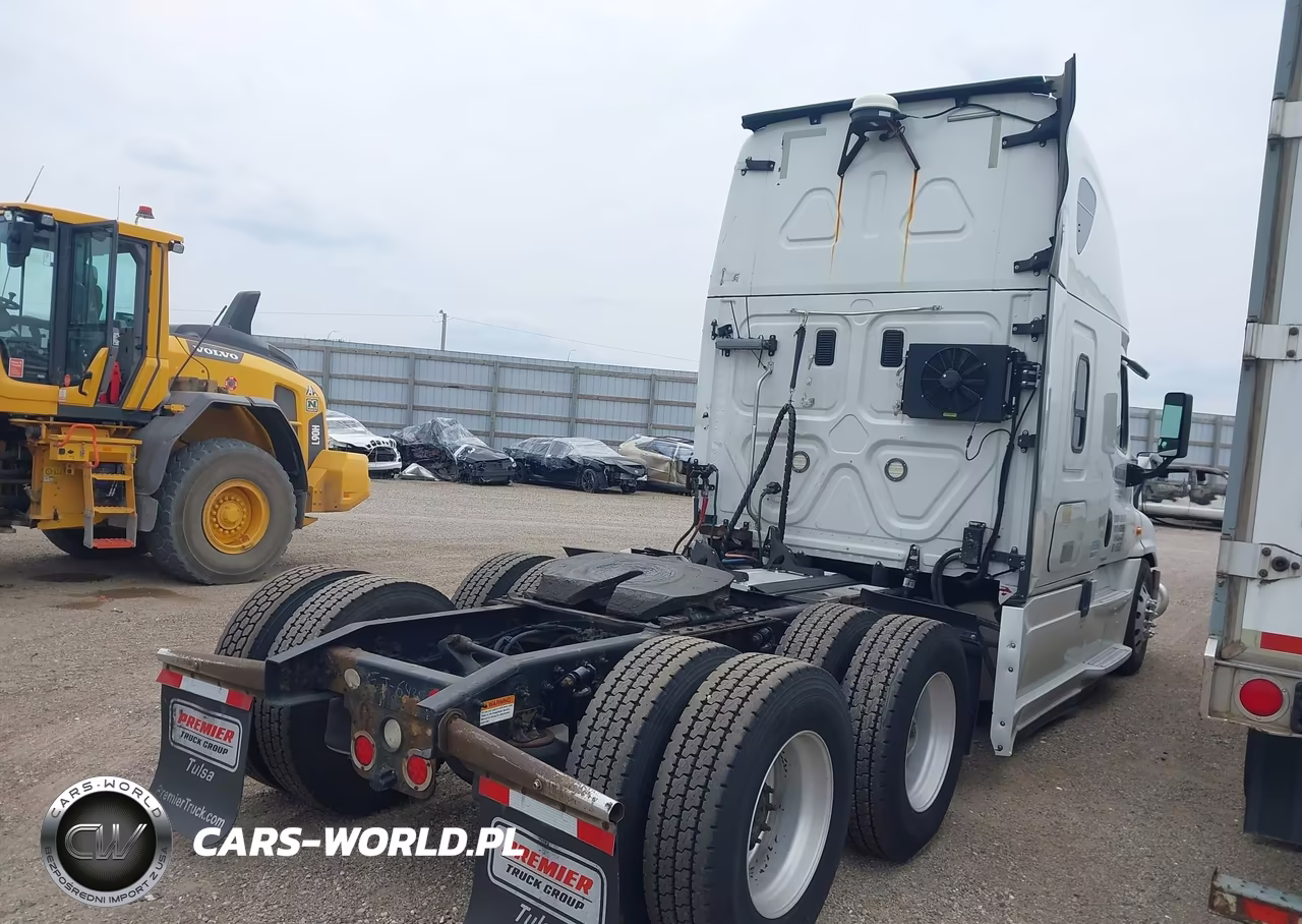 2015 Freightliner Cascadia 125 VIN:3AKJGLD59FSGJ6438 - 4