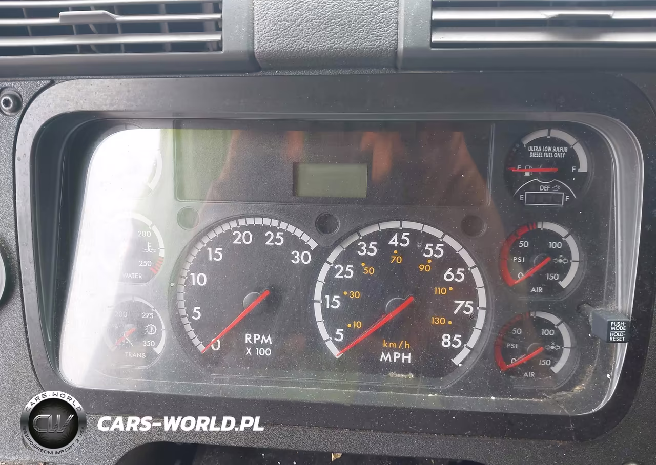 2015 Freightliner Cascadia 125 VIN:3AKJGLD59FSGJ6438 - 5