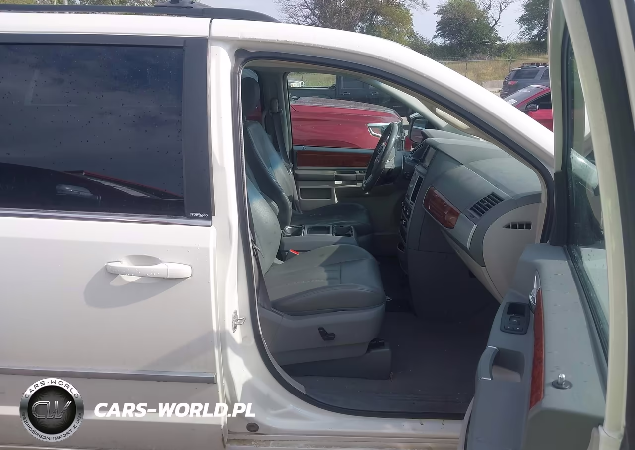 2009 Chrysler Town & Country Touring VIN:2A8HR54119R555303 - 5