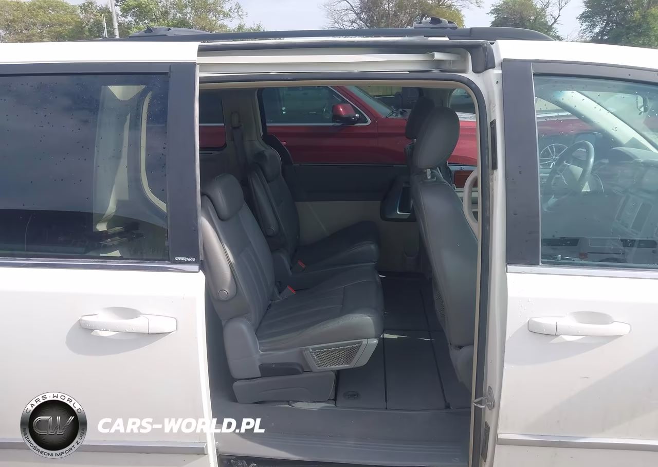 2009 Chrysler Town & Country Touring VIN:2A8HR54119R555303 - 8
