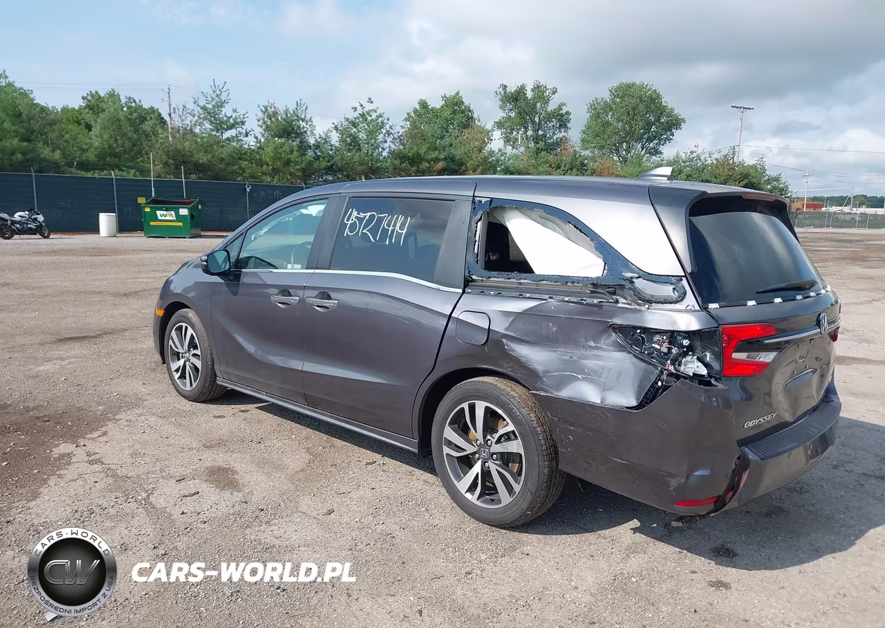 2023 Honda Odyssey Touring VIN:5FNRL6H83PB016815 - 3