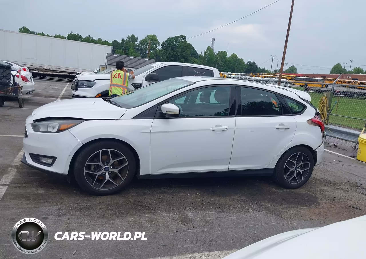 2017 Ford Focus Sel VIN:1FADP3M23HL281916 - 14