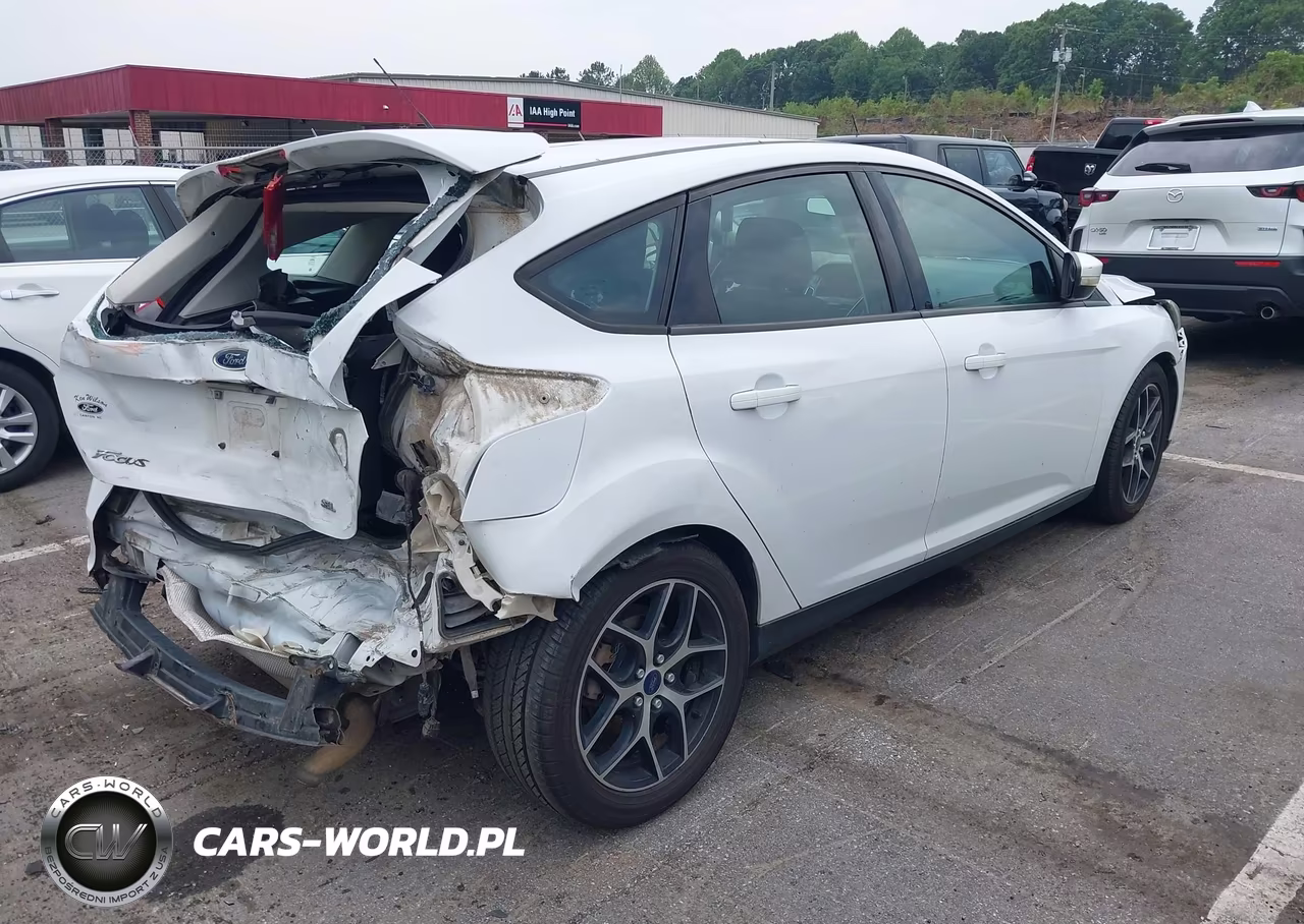 2017 Ford Focus Sel VIN:1FADP3M23HL281916 - 4