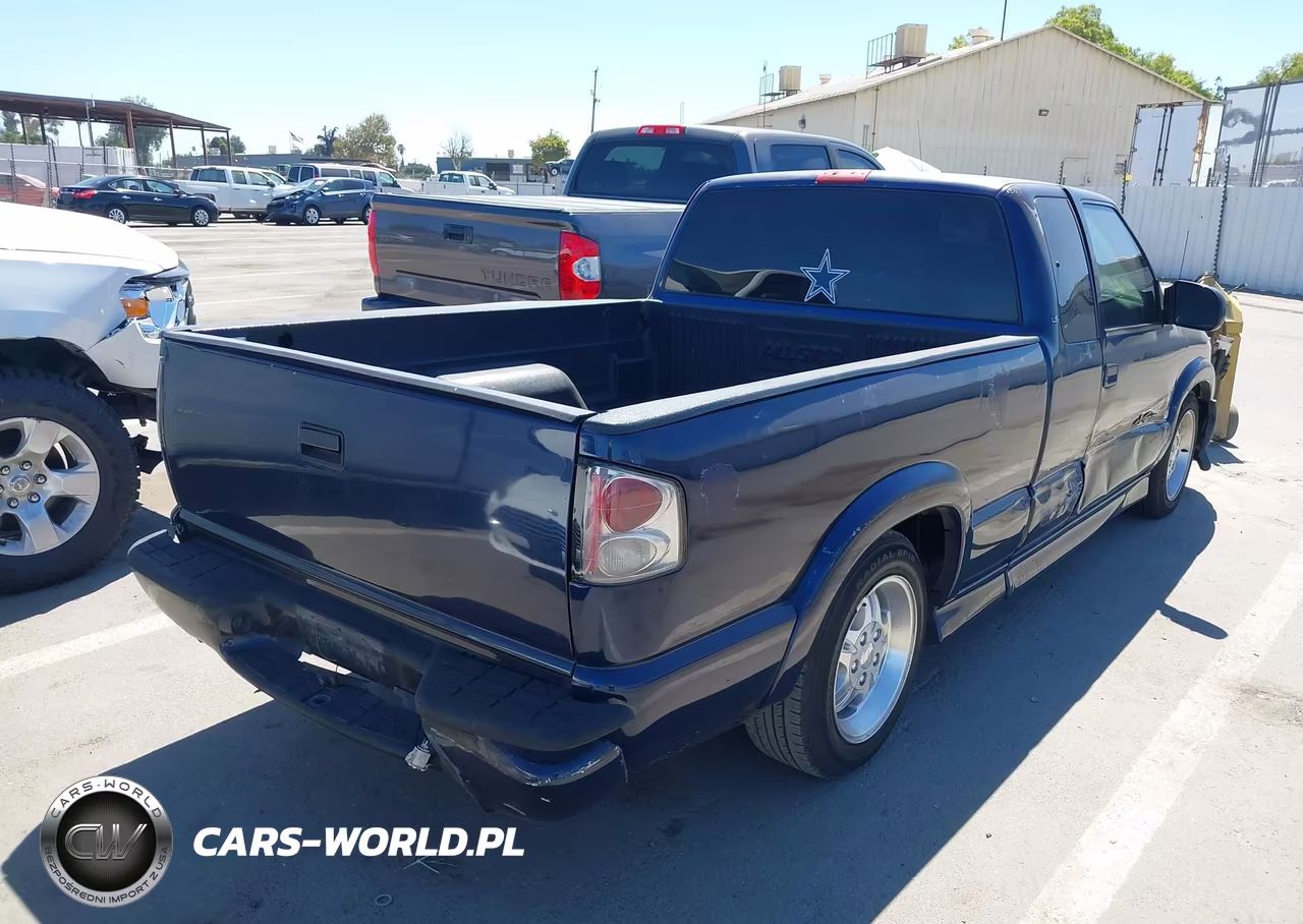 2003 Chevrolet S-10 Ls VIN:1GCCS19X138220038 - 4