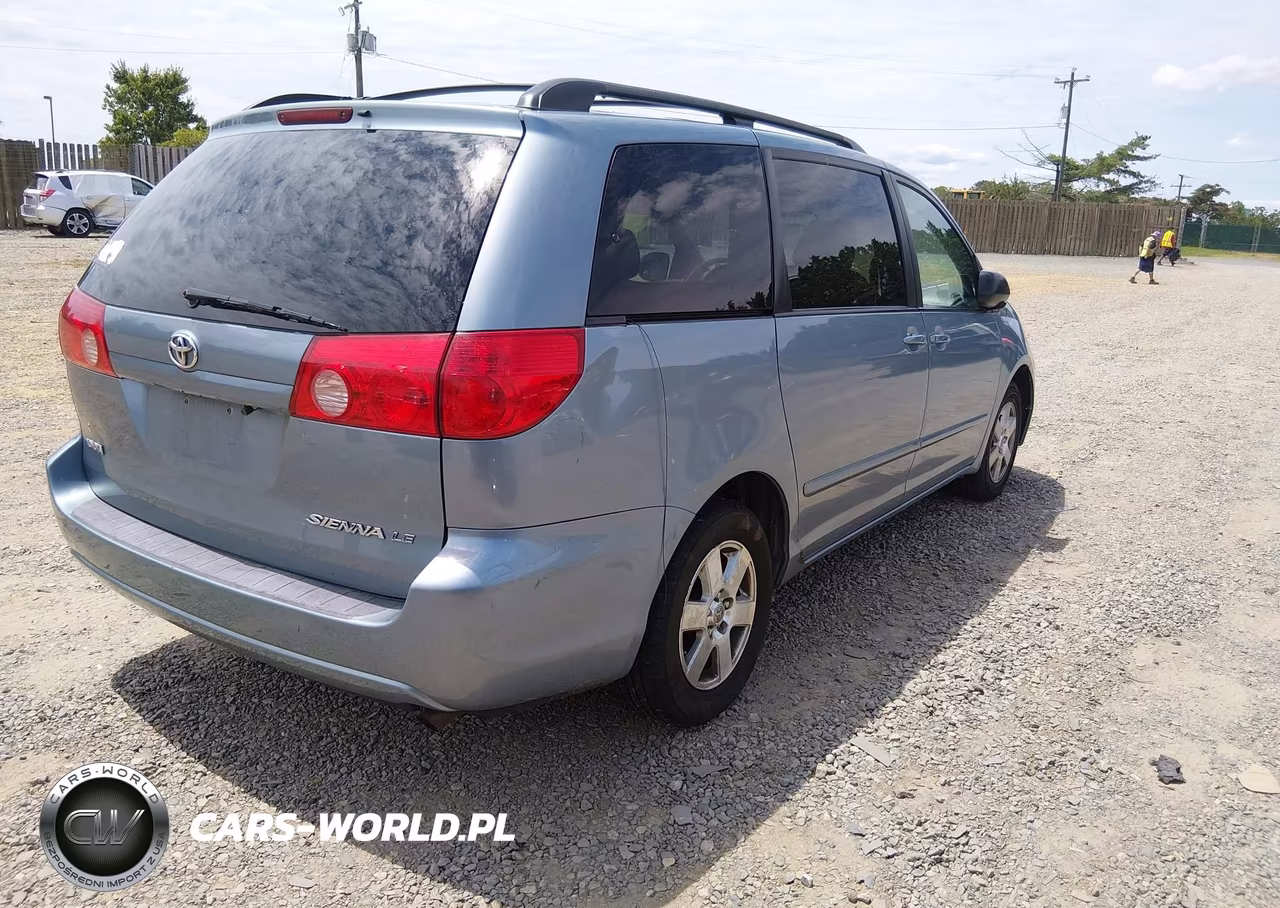2010 Toyota Sienna Le VIN:5TDKK4CC4AS343442 - 4