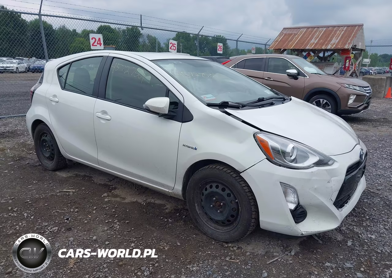 2015 Toyota Prius C Three – zdjęcie 1 z 18