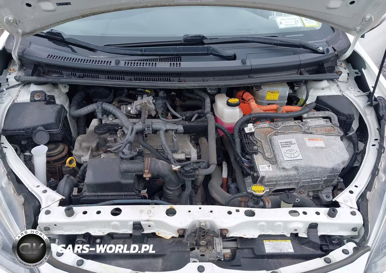 2015 Toyota Prius C Three VIN:JTDKDTB39F1106407 - 10