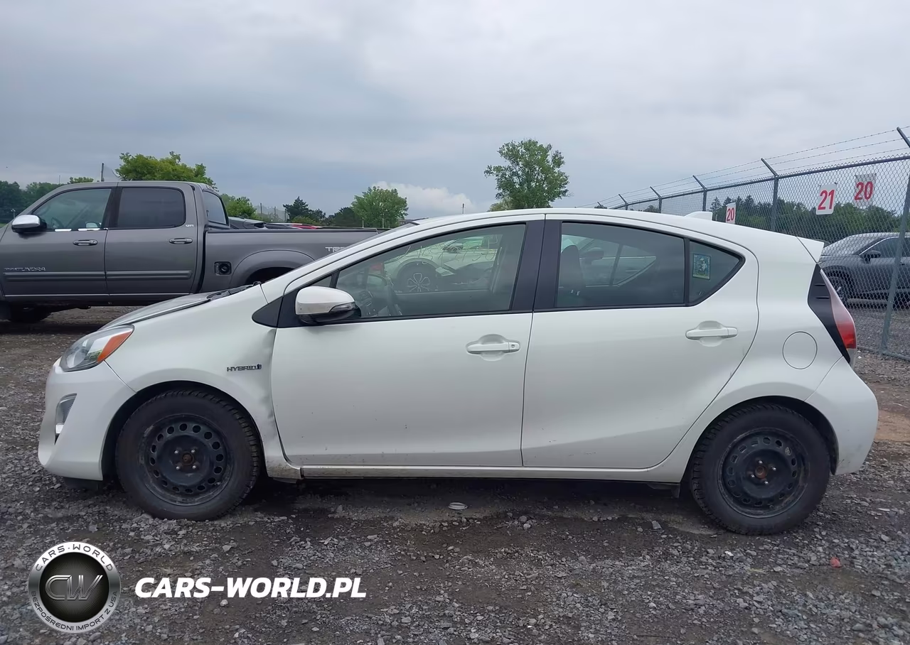 2015 Toyota Prius C Three VIN:JTDKDTB39F1106407 - 14
