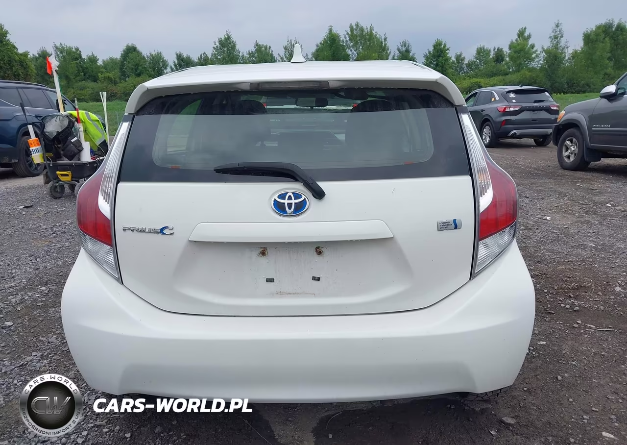 2015 Toyota Prius C Three VIN:JTDKDTB39F1106407 - 16