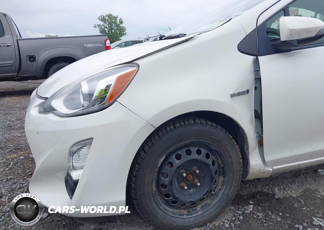 2015 Toyota Prius C Three VIN:JTDKDTB39F1106407 - 18