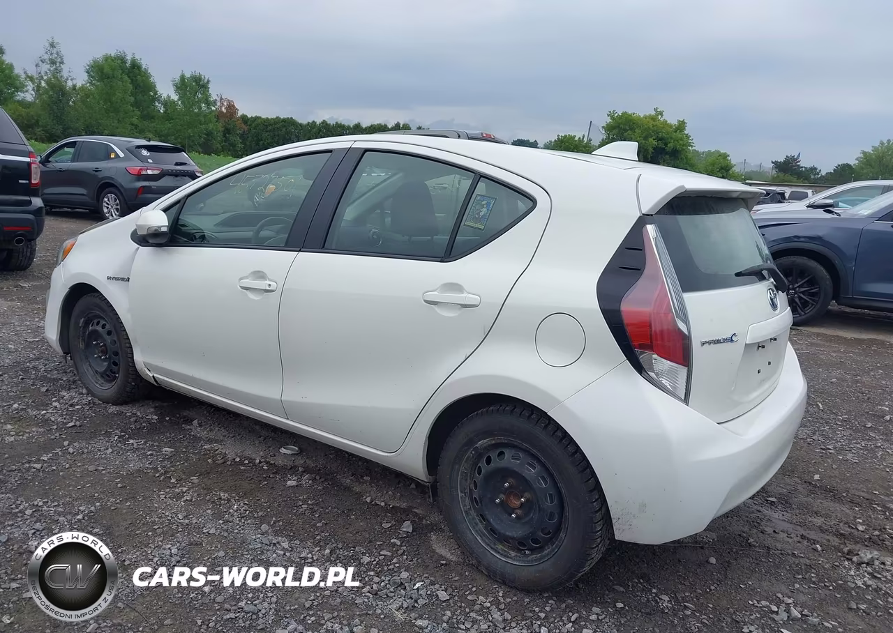 2015 Toyota Prius C Three VIN:JTDKDTB39F1106407 - 3