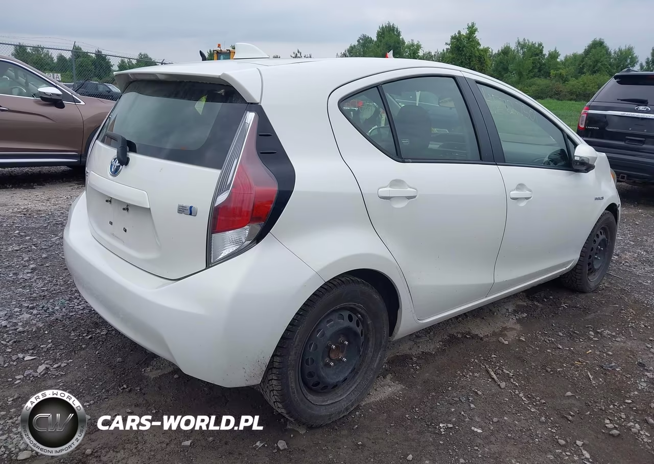 2015 Toyota Prius C Three VIN:JTDKDTB39F1106407 - 4