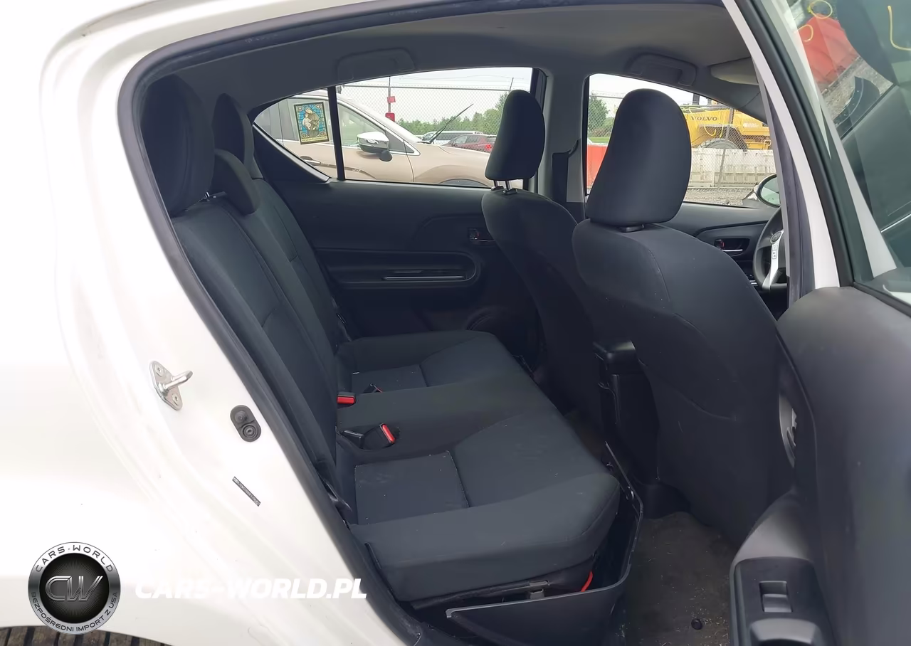 2015 Toyota Prius C Three VIN:JTDKDTB39F1106407 - 8